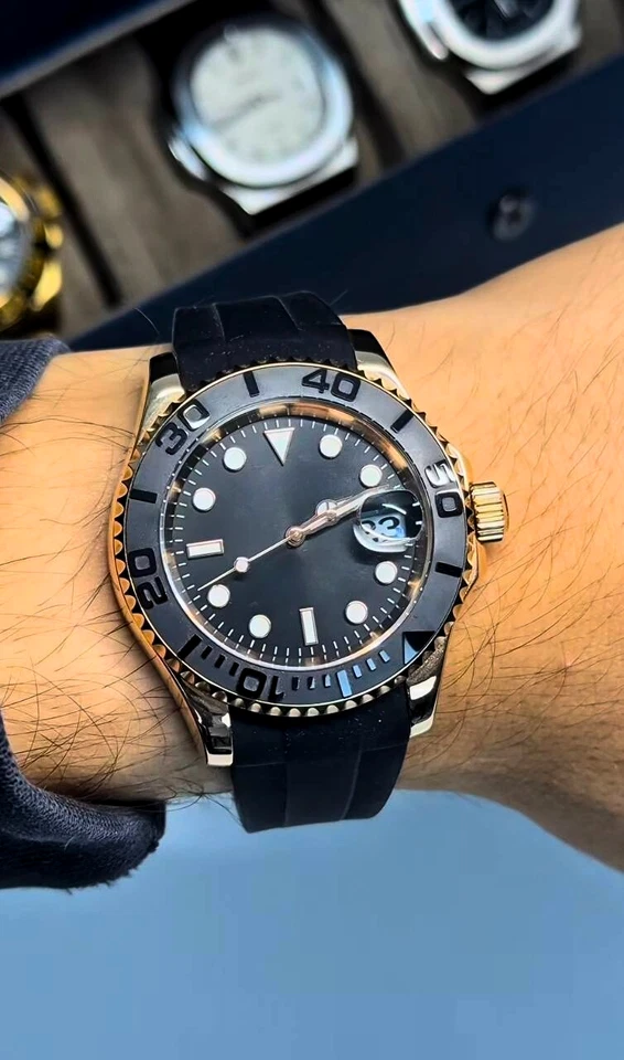 SUBEIKO “Black Bay Gold” - NH35 Aut | Bisel de cerámica | Zafiro | Correa de goma Foto 1 de 1