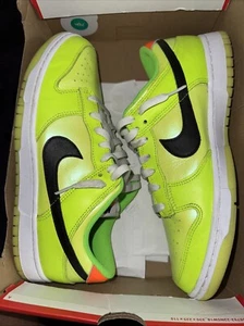 10 M Nike Dunk Low Volt/black/total Orange Glow N The Dark - Picture 1 of 5