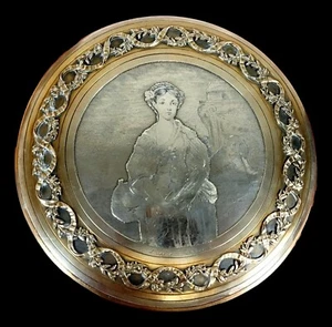 BOITE EN ARGENT. VERMEIL. CISELÉ PAR M.FERRÉ. FRANCE. XIXÈME - Picture 1 of 1