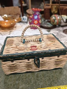 Cesta de costura de mimbre vintage pequeña tejida verde caja de costura - Imagen 1 de 11