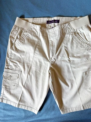 Шорты Gloria Vanderbilt размер 14 с белыми эластичными карманами на талии - Изображение 1 из 3