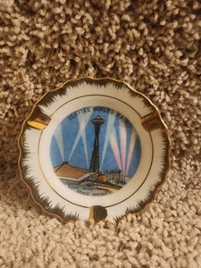 VINTAGE ASHTRAY SEATTLE WORLD'S FAIR SOUVENIR STICKER ON BACK SPACE NEEDLE - Picture 1 of 3