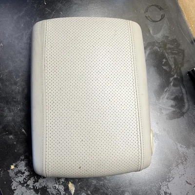 Cadillac Escalade 2003-2006 consola tapa reposabrazos cuero gris fabricante de equipos originales SUV limpio Foto 1 de 4