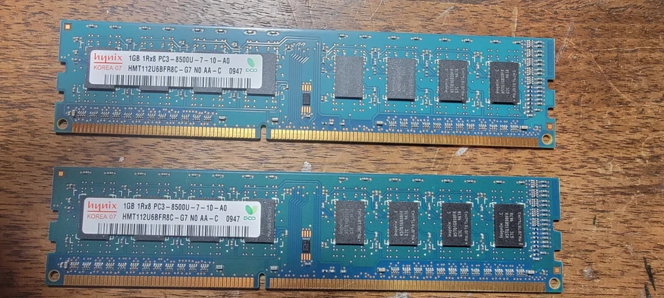 Lot( 4 ) 1GB Hynix HMT112U6BFR8C-G7 1Rx8 PC3-8500U DDR3 non-ECC Desktop RAM - Image 1 of 3