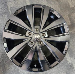 1x 18" Hyundai OEM i30, Veloster , Kona Black black alloy wheel - Picture 1 of 8