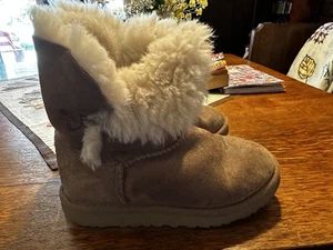 Mädchen Größe 2 UGG Stiefel 7 cm groß braun - Bild 1 von 6