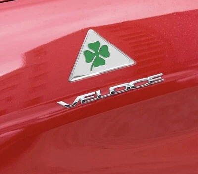 SET 2 PZ FREGIO STEMMA QUADRIFOGLIO VERDE COMPATIBILE ALFA ROMEO 9CM X 6CM - Immagine 1 di 4