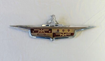 1946-48 DeSoto maletero emblema medallón S-11 S11 lujo suburbano convertible 1947 Foto 1 de 4