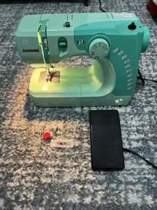 💚Janome Hello Kitty Sewing Machine 11706 Sewing Pretty Vintage Y2K Kawaii - Picture 1 of 17