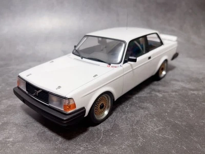AUTOart 1/18 Volvo 240 Turbo Plain Body Version White Diecast Model Car - Image 1 of 4