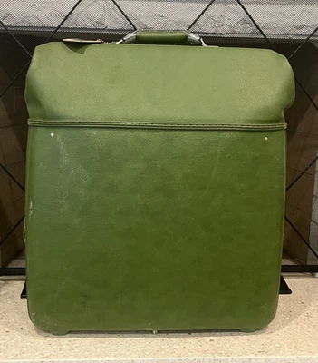 Bolso de Ropa Verde Rígido Línea Tiara 'Duette' American Tourister Años 60 De Colección Foto 1 de 4