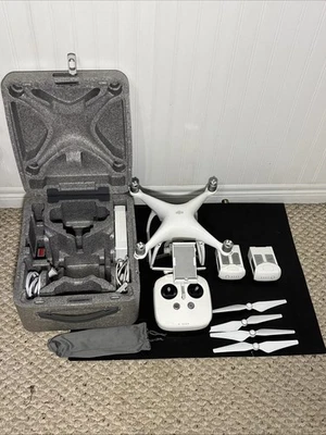 DJI Phantom 4 Drone - White (PHANTOM4) - Image 1 of 4