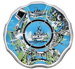 Vintage 1970’s Disney World Souvenir Plate Blue Ruffled Edge 6 Parks Scenes 7” - Bild 1 von 6