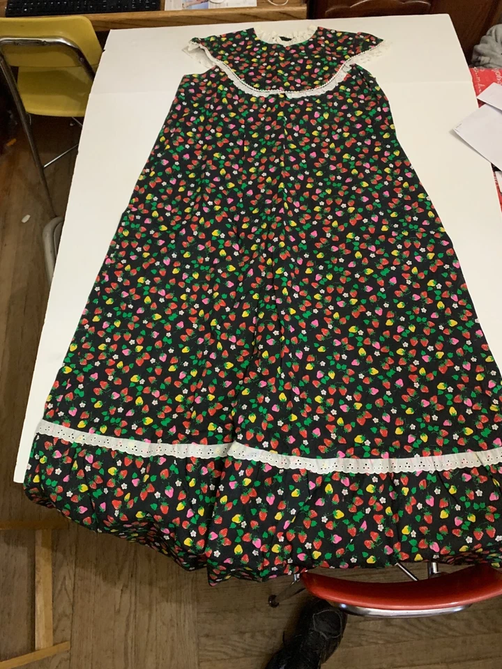 Vestido sin mangas vintage Sun informal de algodón hawaiano fresa novedad para mujer Foto 1 de 4