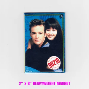 "IMÁN BEVERLY HILLS 90210 - BRENDA & DYLAN 2"" x 3"" (programa de televisión vintage luke perry) - Imagen 1 de 2