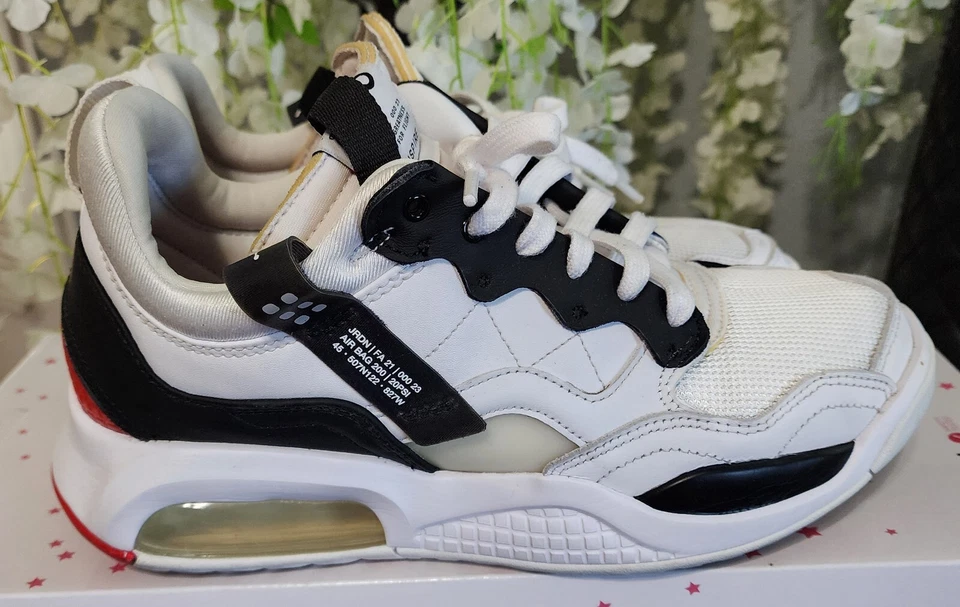 Talla 9 Jordan MA2 Gris Claro Humo Rojo Universitario W Foto 1 de 4