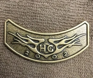 2002 Harley Davidson HOG Motorcycle Bike Vehicle Lapel Hat Tie Pin Brooch B26B - Foto 1 di 3