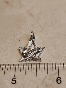 Canada Maple Leaf Charm Silberfarben - Bild 1 von 4