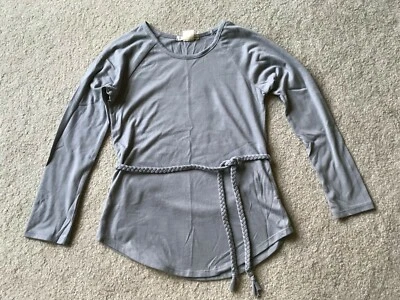 Camisa gris manga larga con cinturón talla 10 de 2 piezas autoestima para niñas en muy buen estado Foto 1 de 2