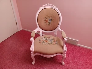 Antique Victorian Needlepoint Carved Walnut & Tapestry Parlor Arm Chair, Good - Picture 1 of 9