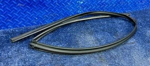?? 2014 - 2022 LEXUS IS 250 OEM REAR RIGHT DOOR WINDOW CHANNEL SEAL - Bild 1 von 9
