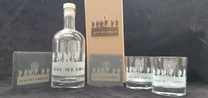 Lest We Forget decanter box set for 2 can be personalised with message gift - Picture 1 of 12