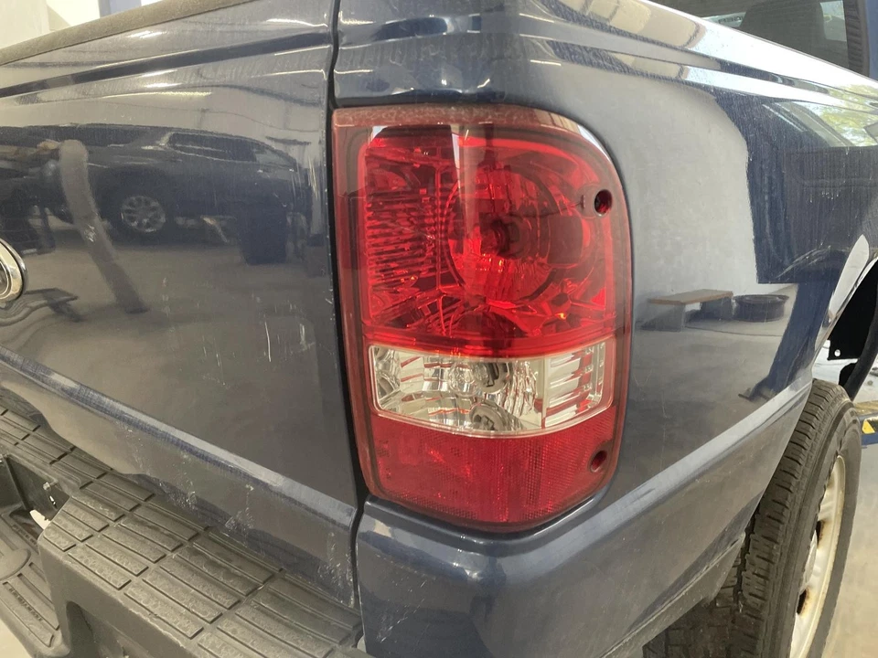 Conjunto de lanterna traseira direita usado serve: 2008 Ford Ranger grau direito A - Imagem 1 de 4