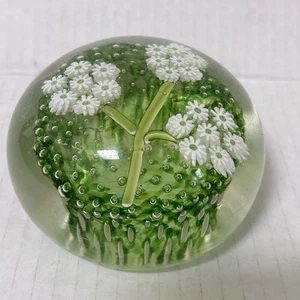 Vintage grün/weiße Blumen Glaskugel kontrollierte Blase Briefbeschwerer - Bild 1 von 7