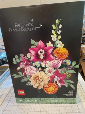 NEW LEGO Botanicals Pretty Pink Flower Bouquet (10342) 749pc - Image 1 of 3