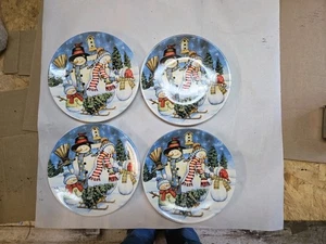  Set Of 4 Snowman Family Decorative Plates W/ Winter Scene & Birdhouse Christmas - Picture 1 of 7