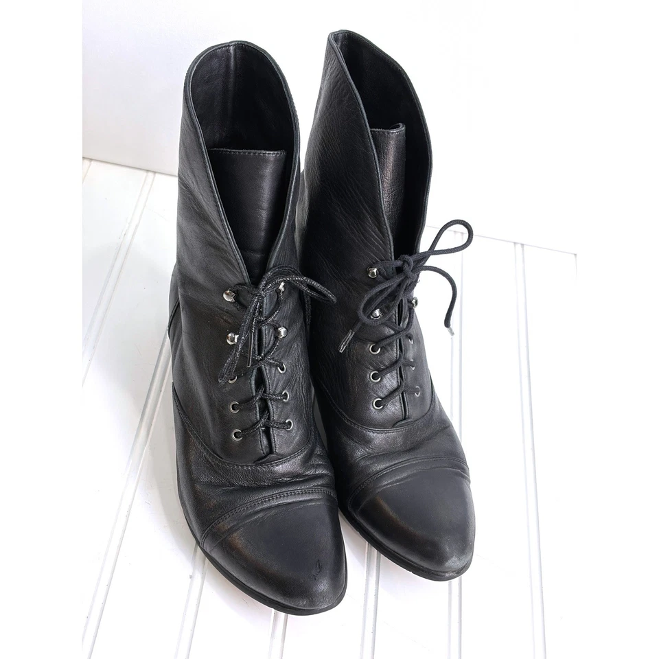 Spring Step Black Leather Lace-Up Ankle Boots 8.5 Vintage Victorian-Inspired - Image 1 of 4