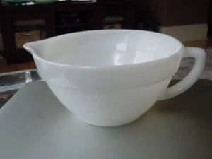 Vtg Fire King Milk Glass D Handle Batter Mixing Bowl Pour Spout Pitcher Oven - Picture 1 of 10