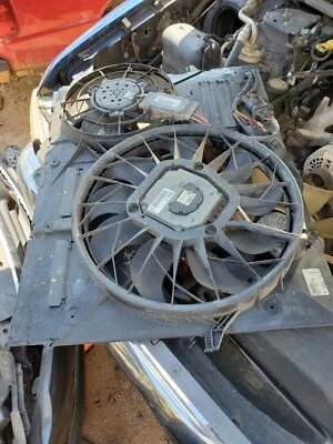 2004-2009 VOLKSWAGEN TOUAREG 7L 4.2L RADIATOR COOLING MOTOR FAN SHROUD  - Image 1 of 4