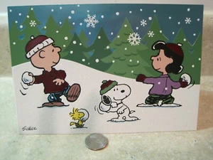 HIGH QUALITY PEANUTS SNOOPY CHRISTMAS CARD WOODSTOCK SNOWBALL FIGHT HALLMARK - Picture 1 of 7