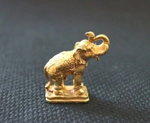 1 TRUNK UP FENG SHUI MINI BRASS THAI ELEPHANT GOOD LUCK ANIMAL FIGURE HOME DECOR - Picture 1 of 3