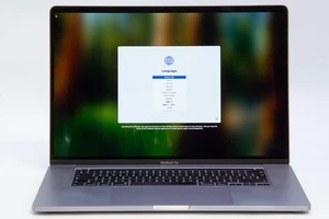Apple MacBook Pro 16" 2019 i9 9th Gen 32GB RAM 2TB SSD AMD Radeon GPU Touch Bar - Picture 1 of 19