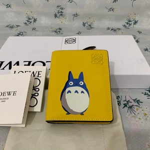 Cartera plegable Loewe x Studio Ghibli My Neighbor Totoro AMARILLA - Imagen 1 de 8