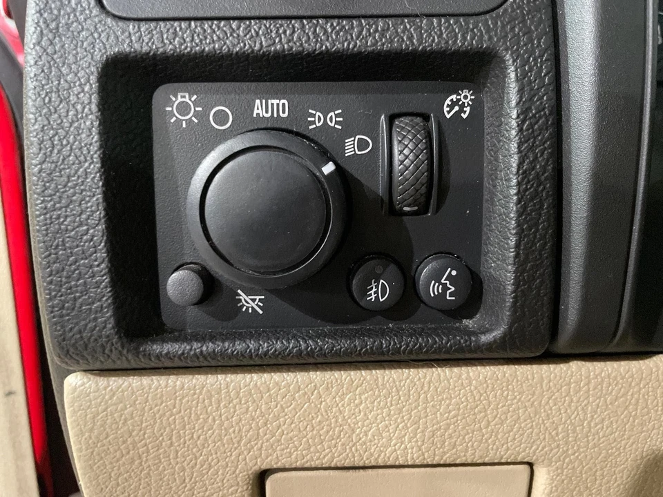 Interruptor de farol 06-10 HUMMER H3 - Imagem 1 de 1