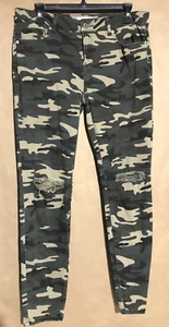Forever 21 Women’s Jegging Pants, Green Camo, Size 31 - Picture 1 of 6