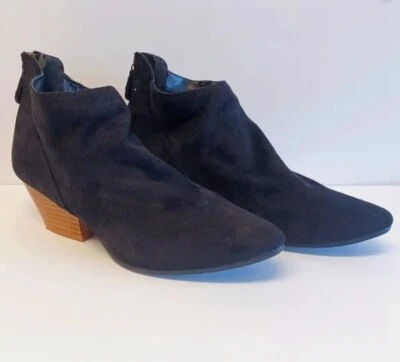 Qupid Ankle Booties Black Suede Zip back - 6 1/ 2 - Image 1 of 4