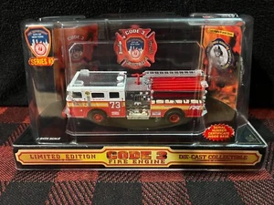 CODE 3 NYFD SEAGRAVE 73 PUMPER FIRE TRUCK ENGINE 1:64 LIMITED EDITION 12302 - Picture 1 of 4