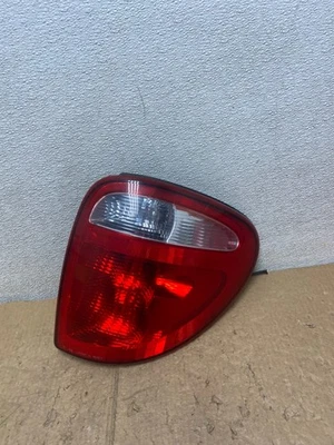 Dodge Grand Caravan 2001 2002 2003 pasajero derecho luz trasera V4425 DW Foto 1 de 4