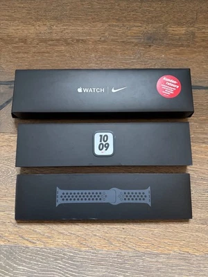 Apple Watch Series 7 41mm GPS Nike Smartwatch Uhr - Bild 1 von 4
