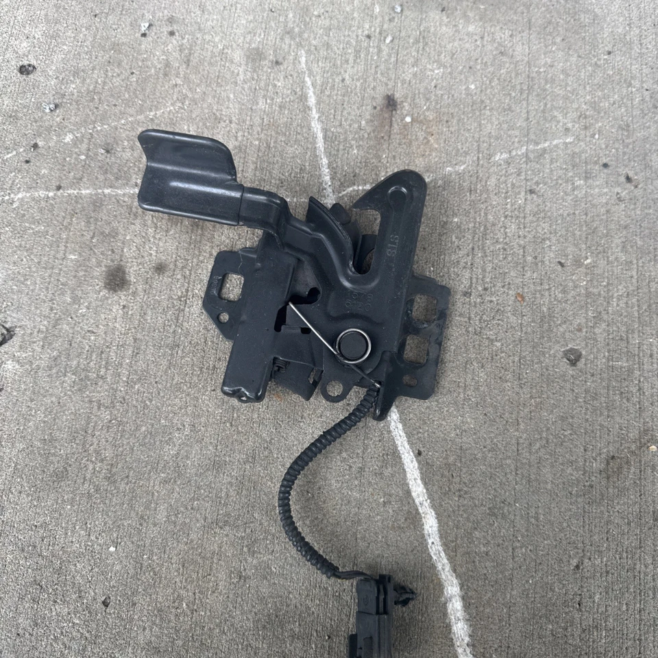 Cadillac STS 2005-11 capó pestillo primario y secundario OEM original funciona muy bien Foto 1 de 4