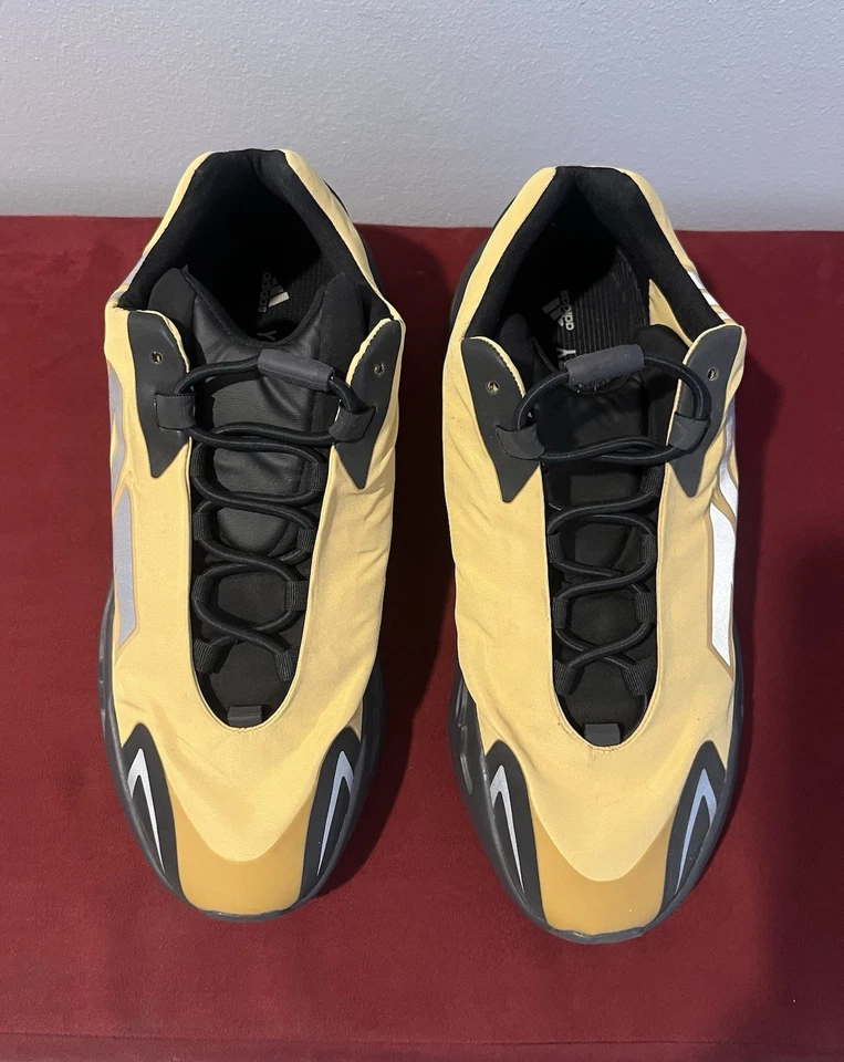 Размер 11 - очень хорошее состояние товара Adidas Yeezy Boost 700 MNVN медовый флюс GZ0717 - Изображение 1 из 4