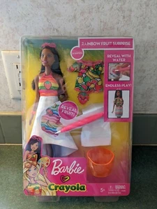 Barbie Crayola Rainbow Fruit Surprise Puppe und Moden NEU - Bild 1 von 5