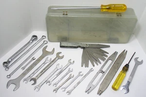 GROUPE D'OUTILS IBM VINTAGE, CLÉS/JAUGE/CONDUCTEURS/ETC. Avec étui IBM - Photo 1/6