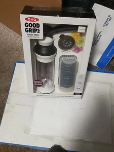 New OXO Good Grips 14 Piece Cookie Press Set W/ 12 Stainless Steel Disks;Recipes - Picture 1 of 11