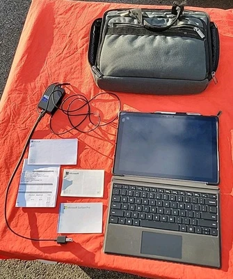 Microsoft Surface Pro i5/8/256 Intel i5 8 GB WIN 10 funciona encendido usado como está Foto 1 de 4