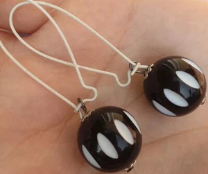 Bonitos pendientes colgantes de bola blancos y negros vintage para dama joyas regalo para ella Reino Unido - Imagen 1 de 6